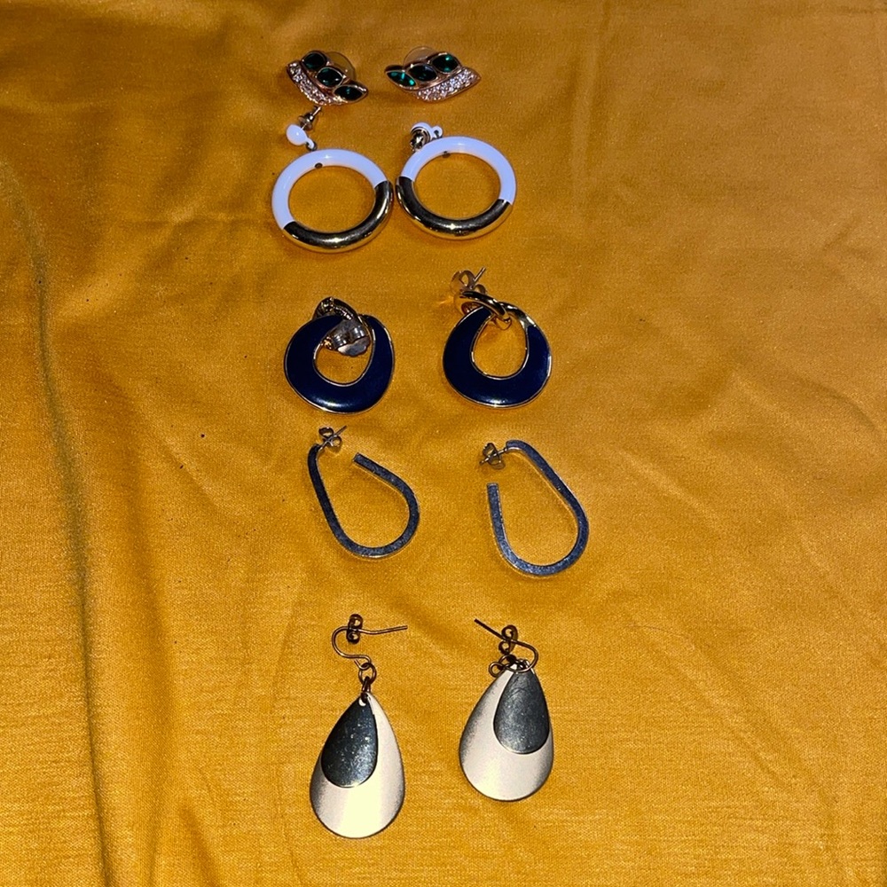 5 pairs of earrings.